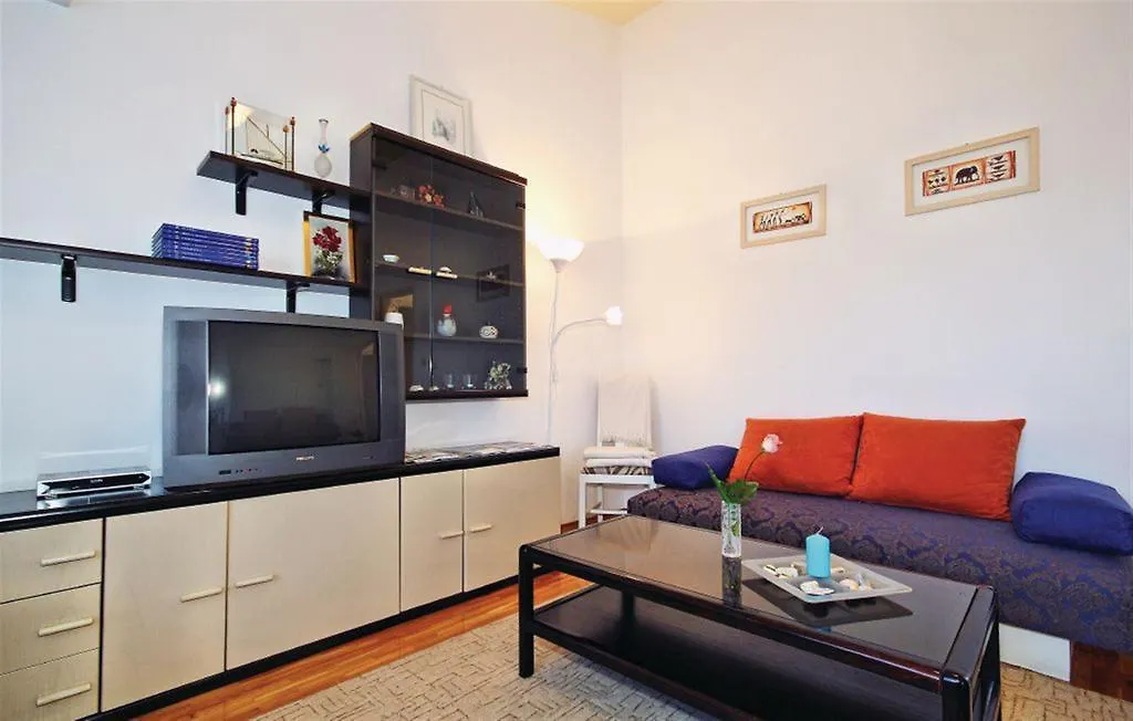 Apartment Flower Stephany 우마그